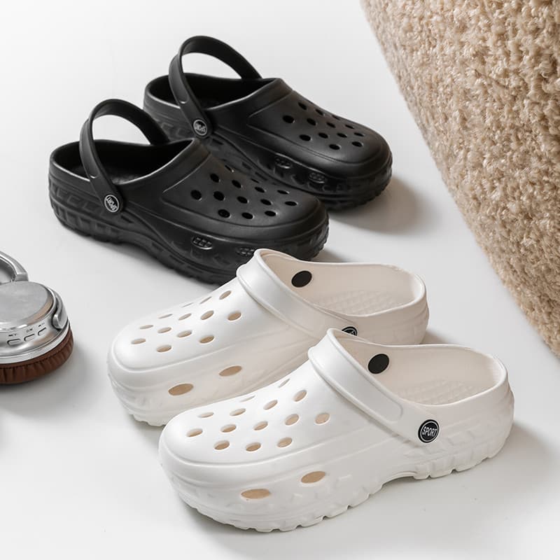 Senhoras pisando na merda sentir novo estilo 2026 novo estilo verão buraco sapatos verão sola macia Baotou exterior usar