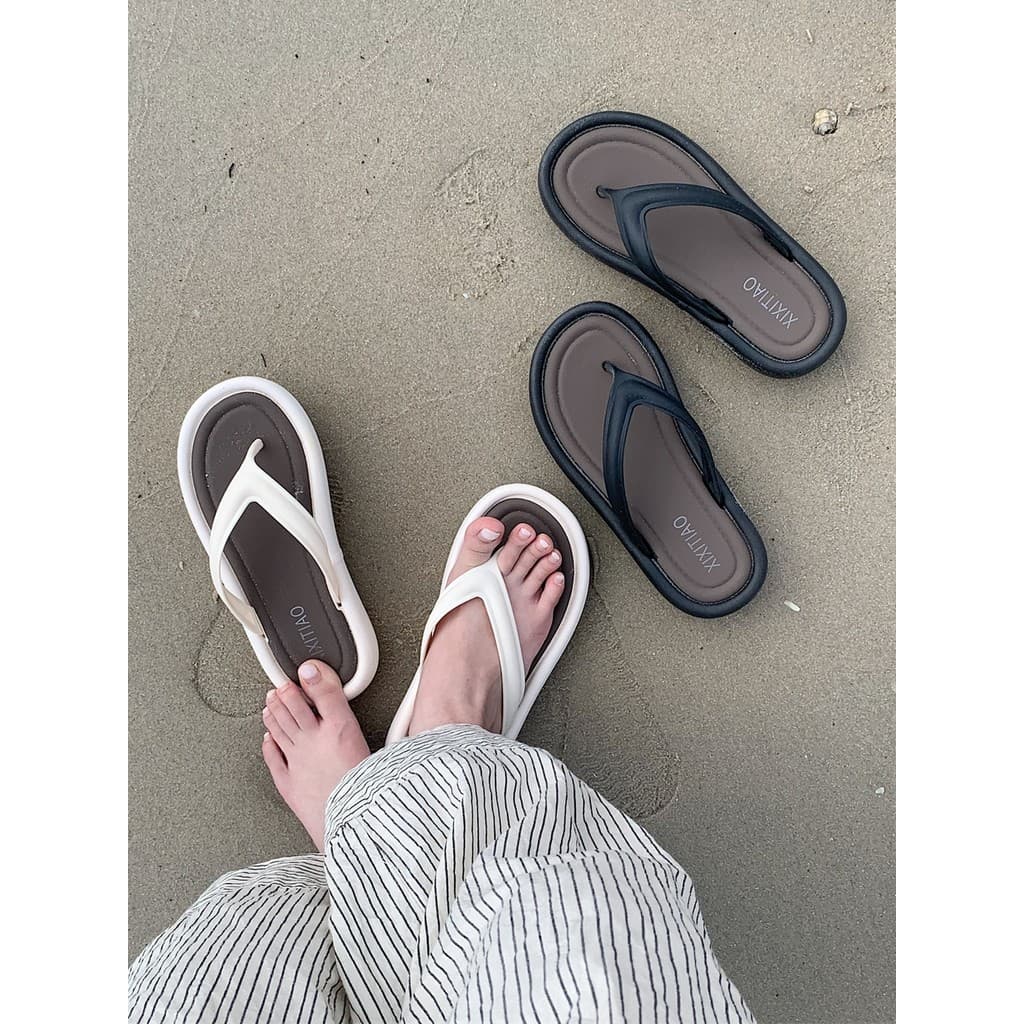 Ins Trendy High-End Feeling Color Matching Flip-Flops Sandálias Casuais Antiderrapantes Verão Senhoras Desgaste Ao Ar Li