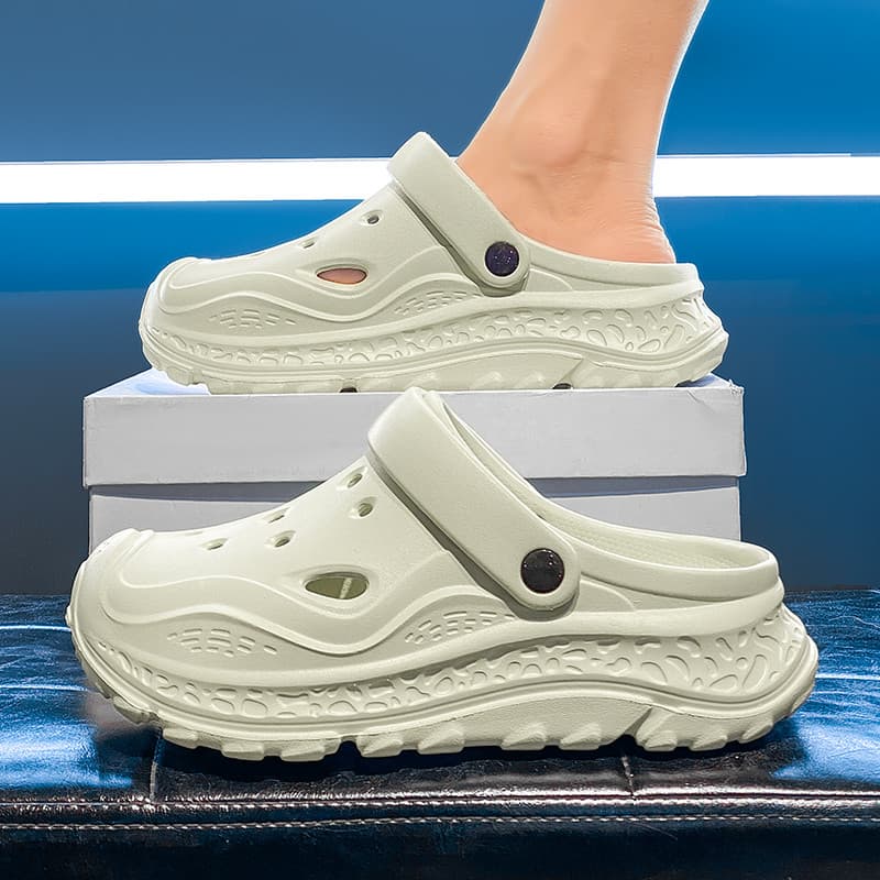 Buraco sapatos masculinos 2026 novo estilo verão exterior usar merda-piso sandálias esportivas adolescentes Anti-desliza
