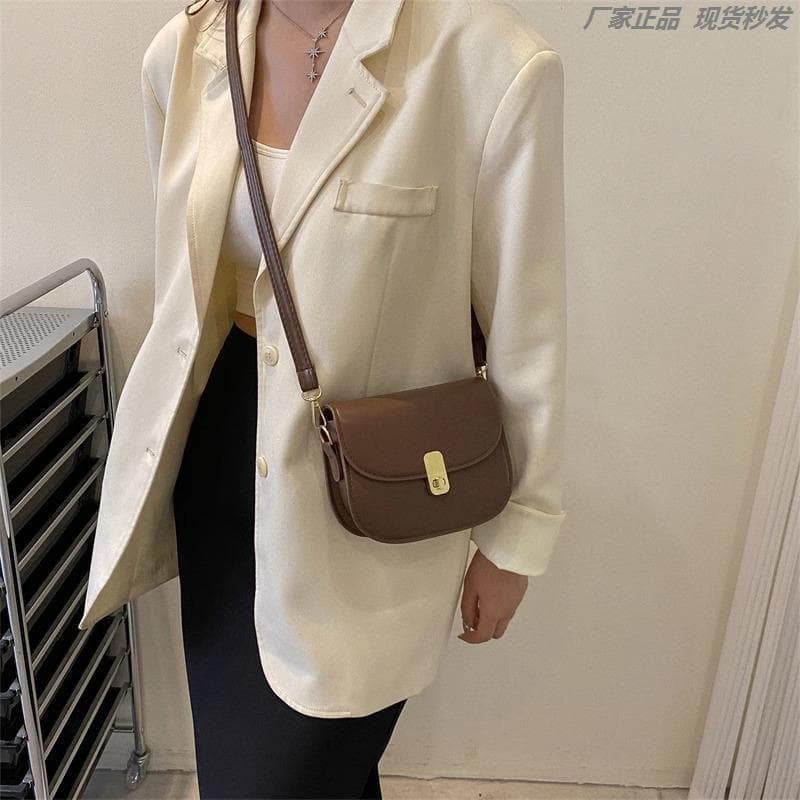 Textura de alta qualidade estilo Hong Kong Retro pequeno saco feminino 2024 novo estilo na moda elegante All-Match mensa
