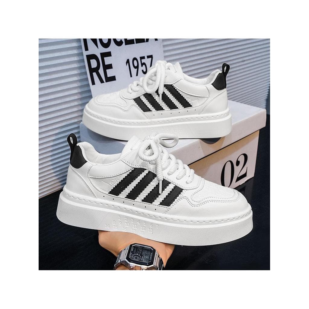 Sapatos masculinos 2025 novo estilo de inverno tênis casuais de alta qualidade adolescentes de sola grossa aumentando es