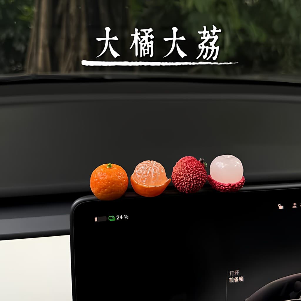 Novo presente de carro 2025 tudo Shunli decoração de tela de carro bonito pequena lichia Console central de carro decora