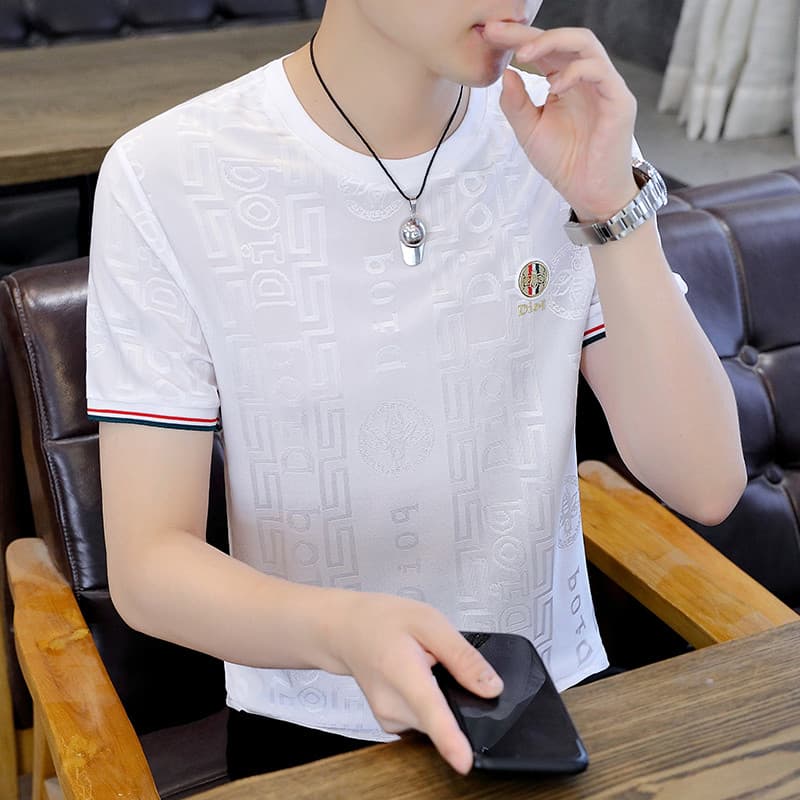 Verão em torno do pescoço de manga curta camiseta masculina novo estilo 2024 versão coreana bonito gelo seda meia manga