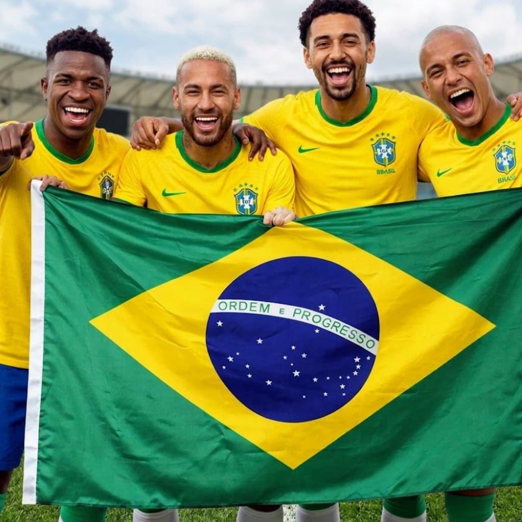Bandeira do Brasil Copa do Mundo 1,15 x 1,45 m Com Elastico