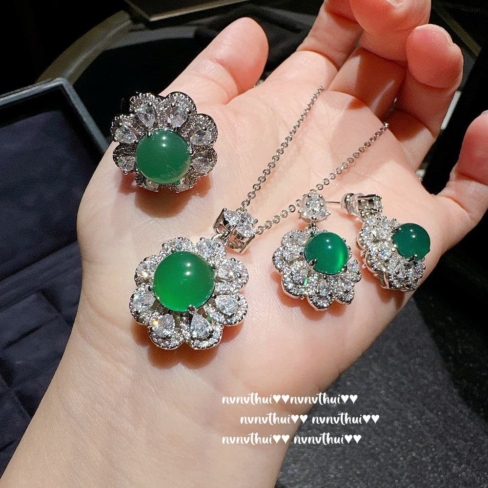 Conjunto de brincos de zircônia com flor de crisântemo e colar de gema de girassol de ágata