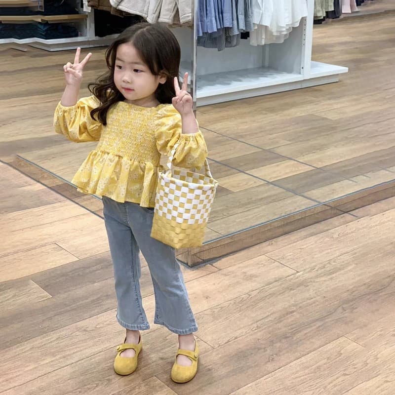 Versão coreana roupas para meninas moda estilo ocidental terno primavera roupas crianças amarelo Puff manga Floral camis