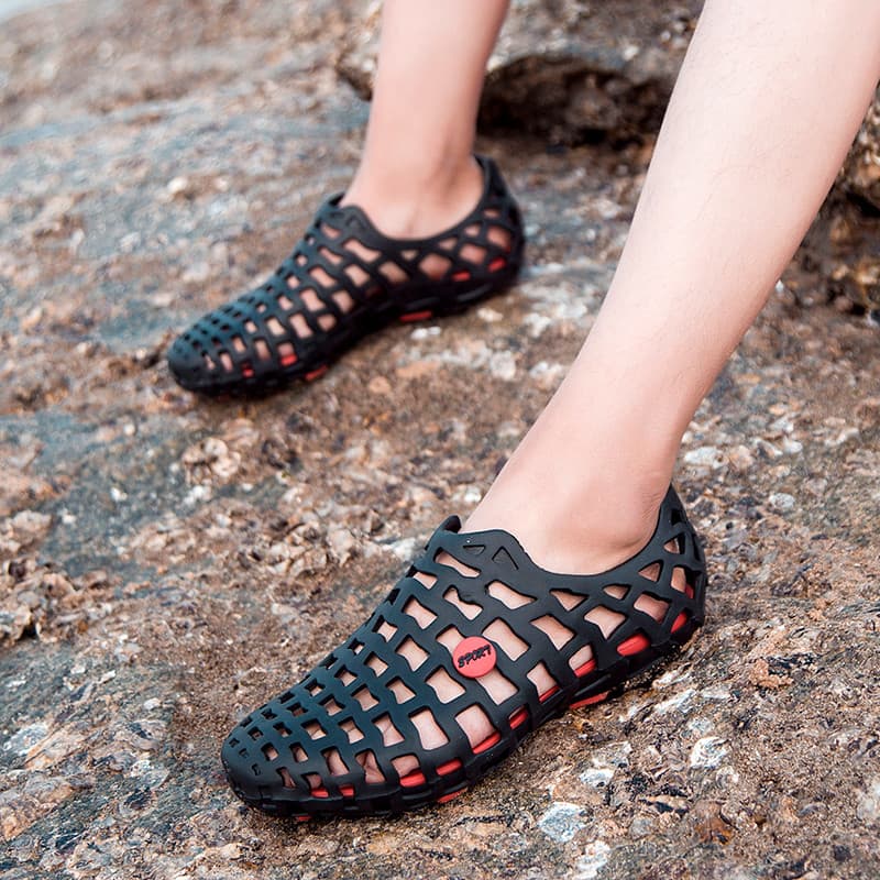 Ninho de pássaro buraco sapatos masculinos ervilhas oco respirável sapatos de praia homens mulheres casais estilo Upstre