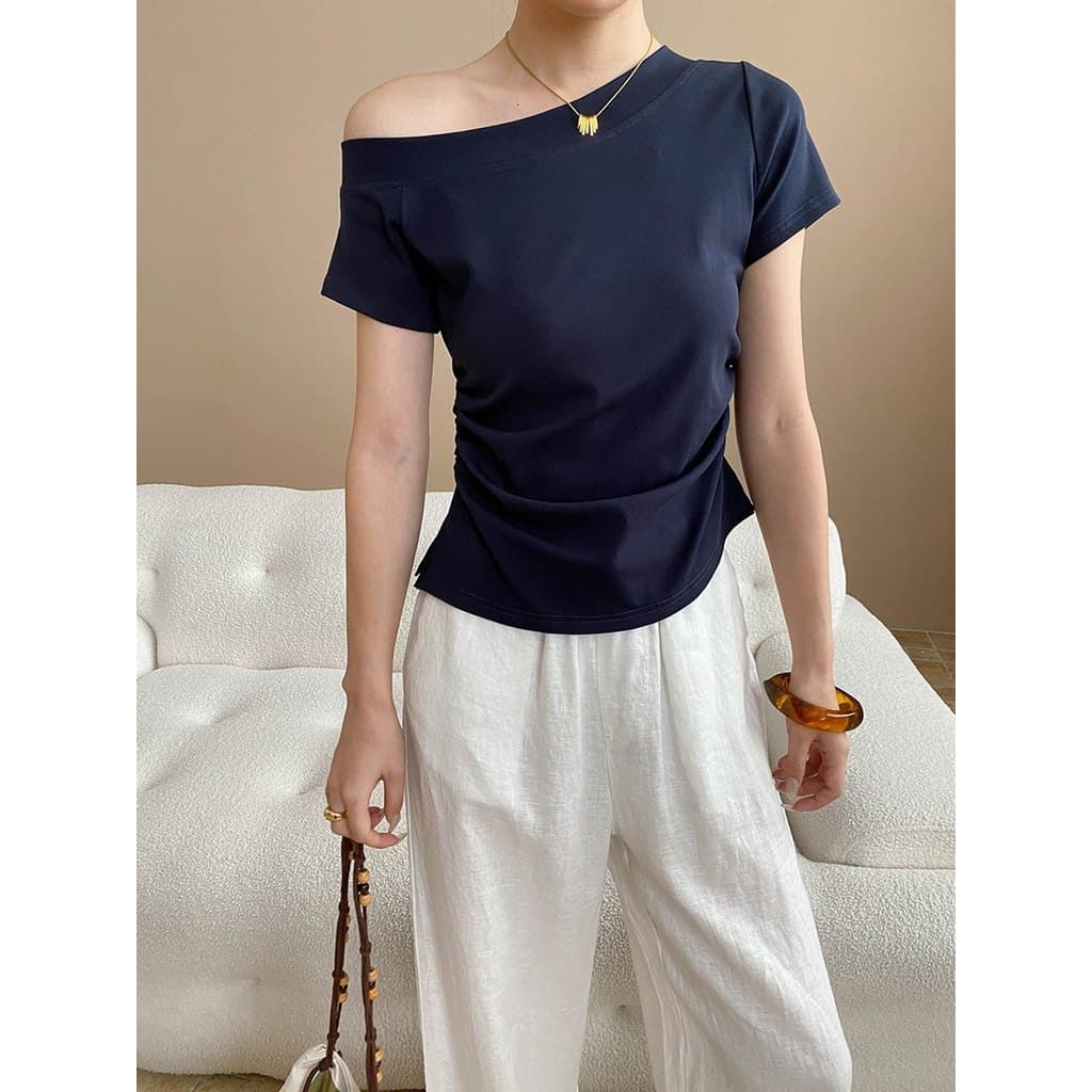 Senhoras Super bonito de manga curta moda Irregular gola Diagonal plissado cintura cortada camiseta verão Design requint