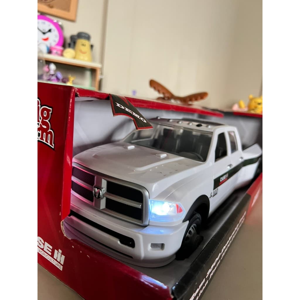 Pequeno estoque pronto genuíno grande fazenda picape modelo simulação carro brinquedo coleção de luz modelo de carro 1: