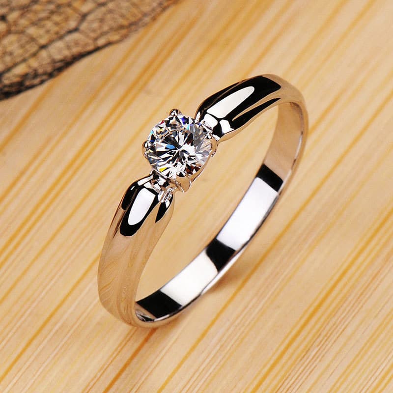 Anel de Moissanite de imitação incrustada de cobre simples moda anel de diamante feminino