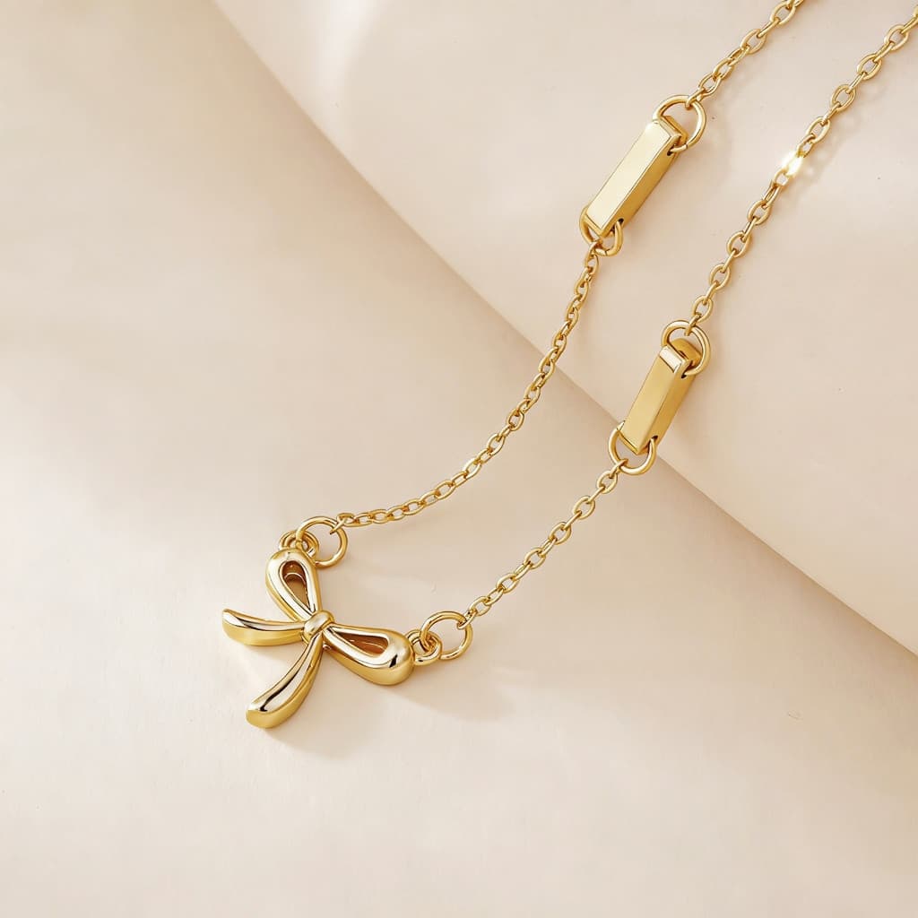 Colar vintage de metal hipoalergênico com borboleta – a escolha perfeita para presente de Natal.