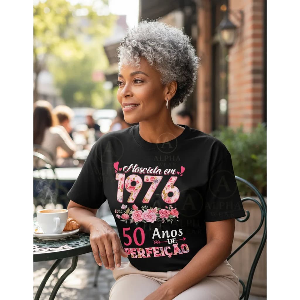 Camiseta Feminina Floral Rosa Nascida 1976 50 Anos 100% Algodão Premium
