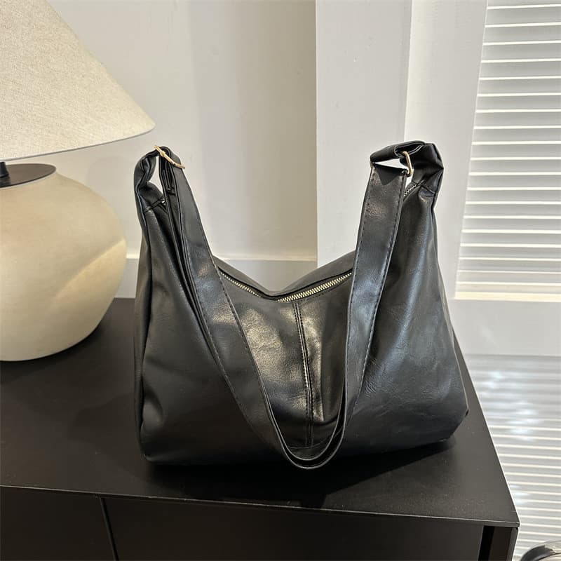 Bolsa mensageiro de banda larga feminina 2024 novo estilo All-Match Casual de um ombro High-End Commuter grande capacida