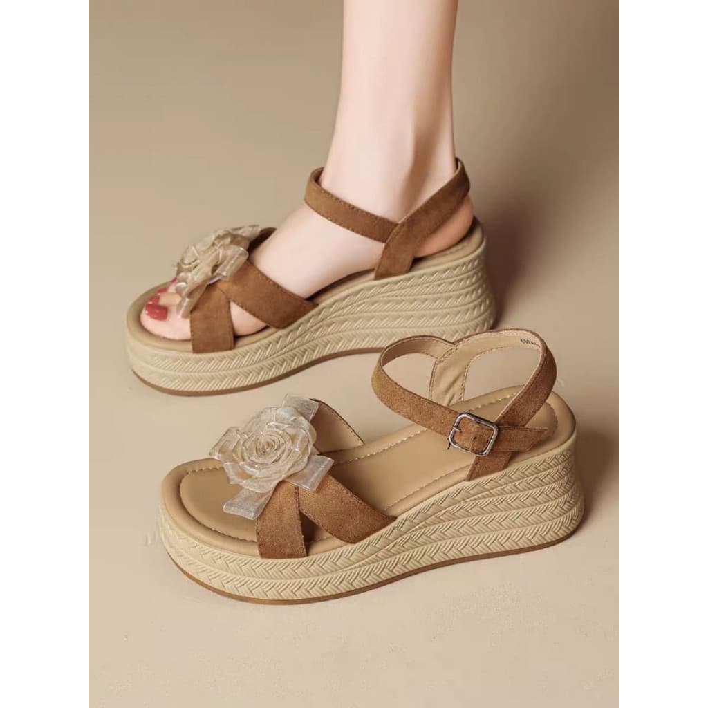 Sandálias femininas 6CM de sola grossa 2026 novo estilo verão moda All-Match cunha salto combinando saia flor salto alto