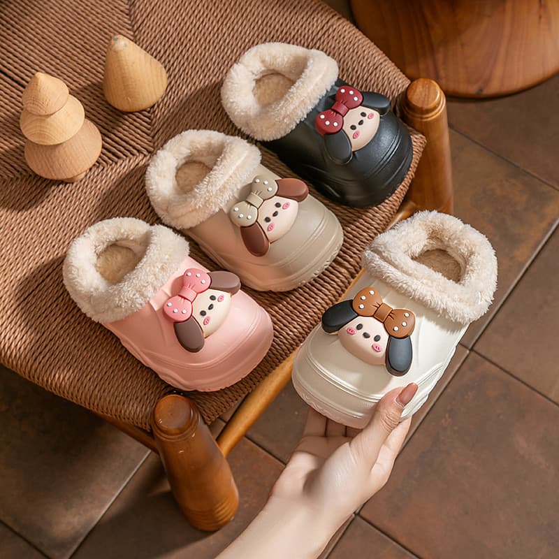 W Chinelos de algodão infantis de inverno para meninos e meninas mantêm forro de lã quente EVA à prova d'água destacável