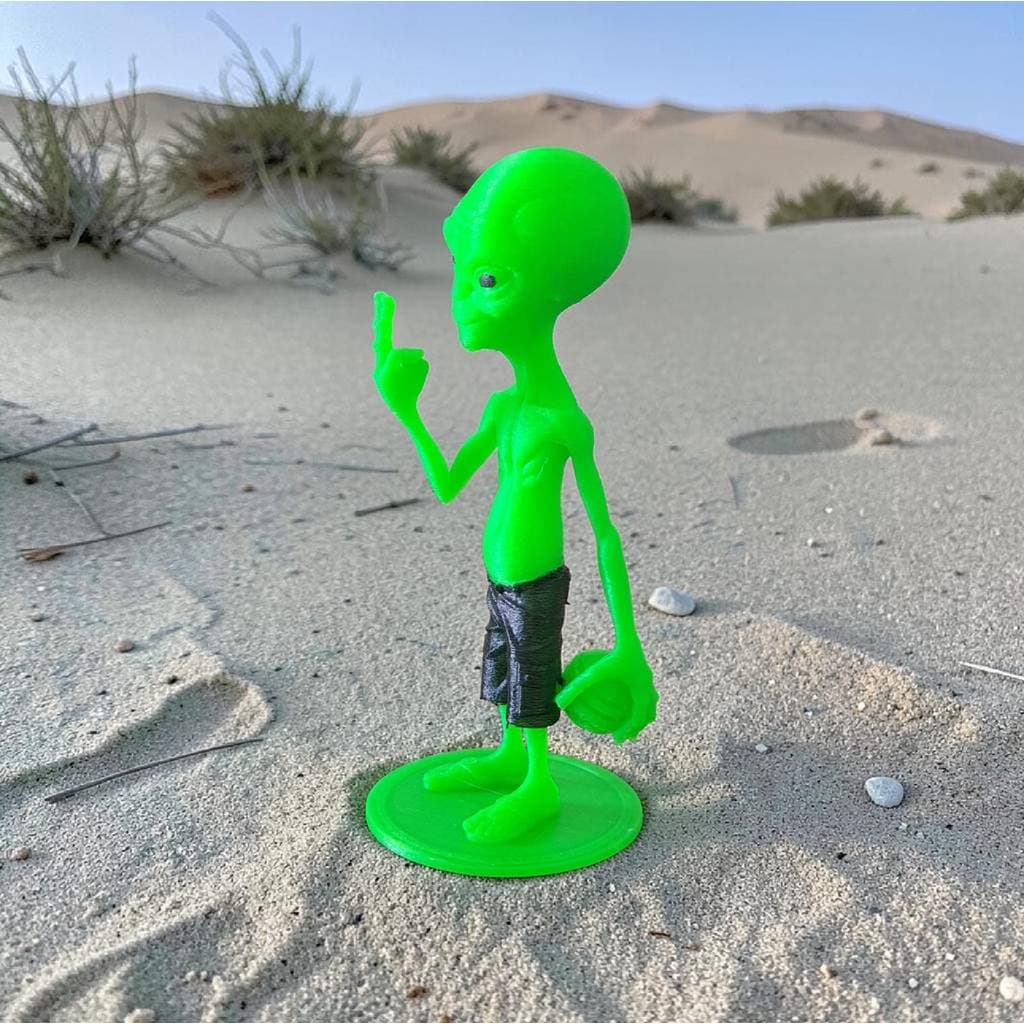Boneco Et Alienígena Extraterrestre Bermuda Preta e bola Sinal da Paz Decoração - 11,5 cm