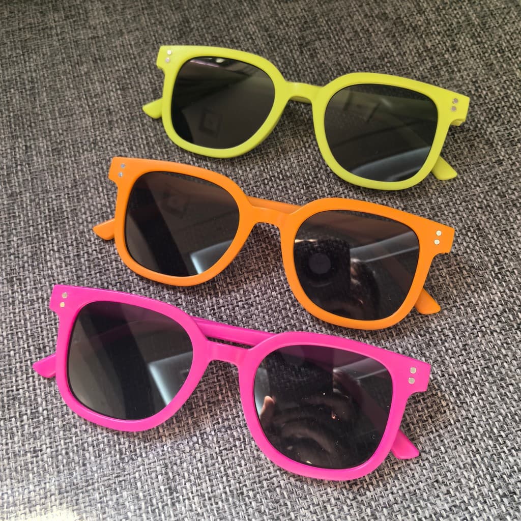 Novo estilo crianças óculos de sol meninos meninas pára-sol bonito moda tendência desempenho eventos estilo rebites colo