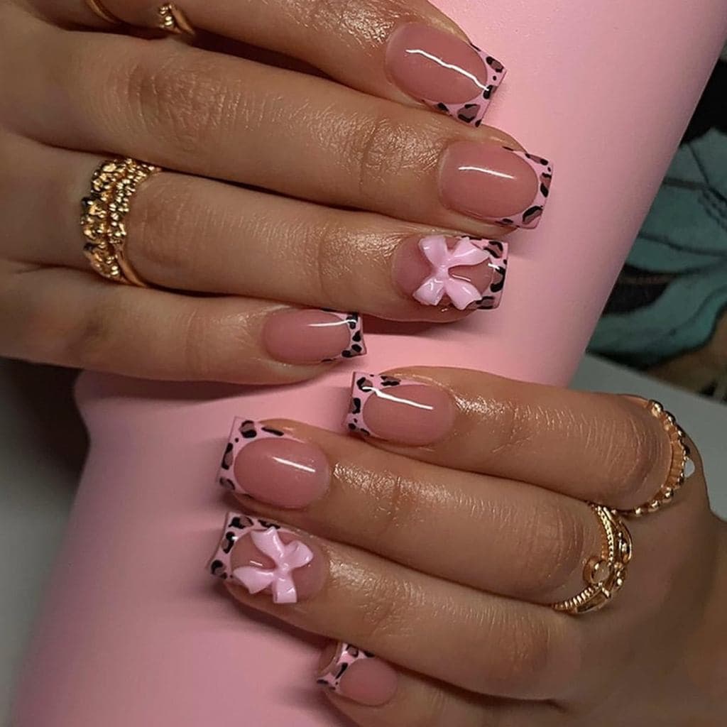 Unhas postiças curtas estilo francês com laço rosa brilhante - Unhas adesivas - Conjunto completo de unhas postiças - 24
