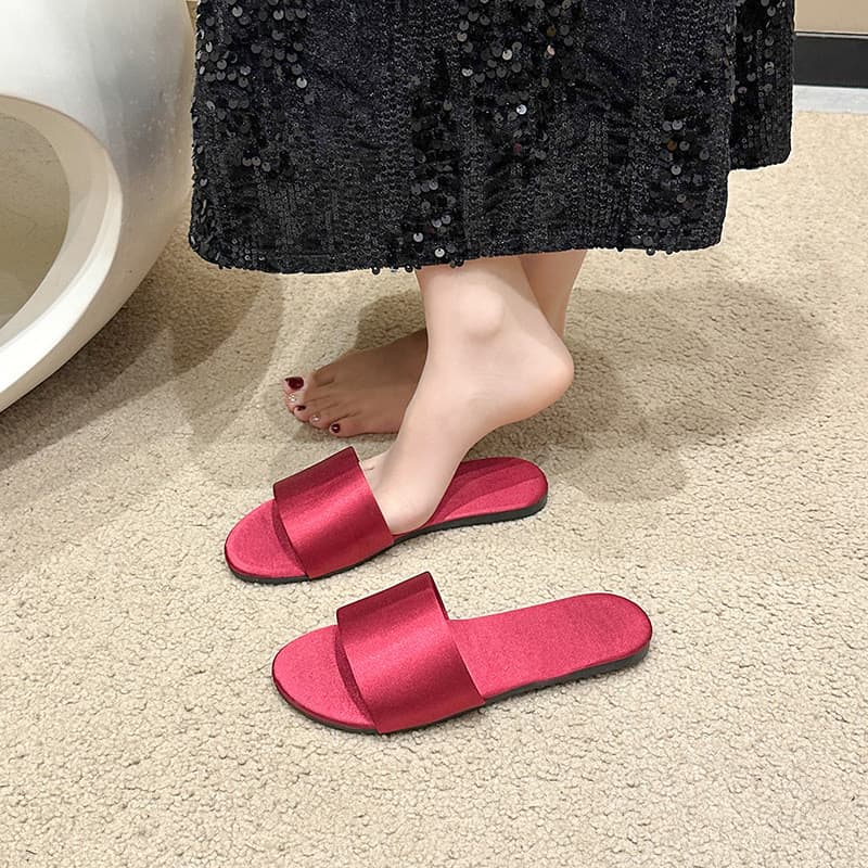 Verão 2025 novo estilo fundo plano casamento dama de honra feminino cetim vermelho chinelos casamento noiva vestir Robe