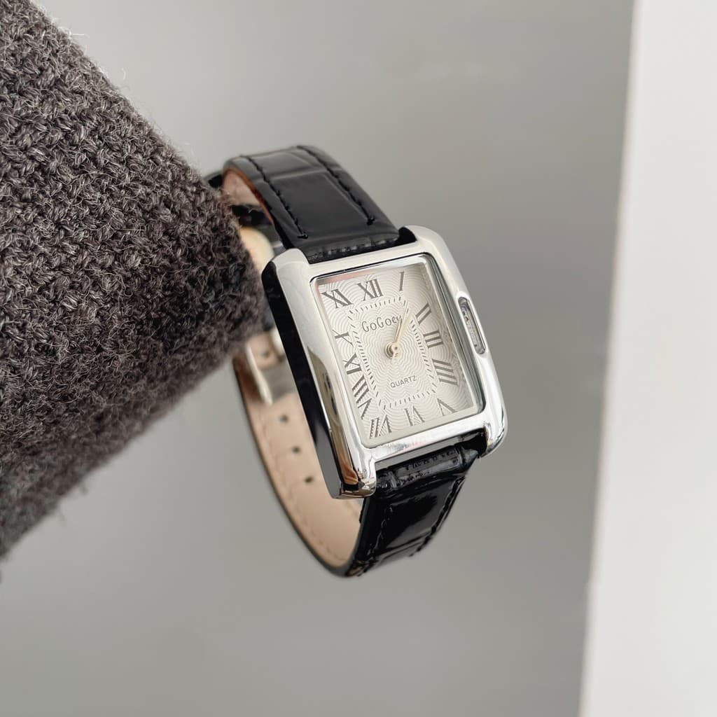 Relógio feminino 2026 novo estilo Retro Hong Kong estilo requintado luz luxo nicho ins cinto quadrado simples estudante