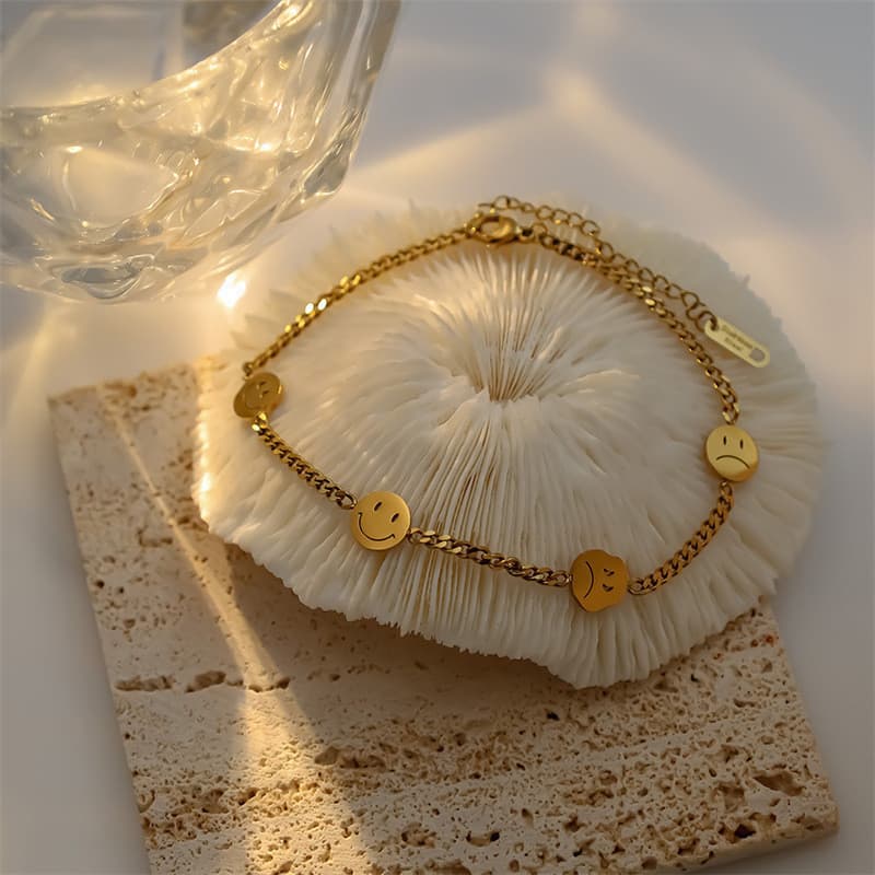 Europeu americano simples Smiley Face aço inoxidável menina High-End nicho Design pulseira não desbota homens mulheres 3