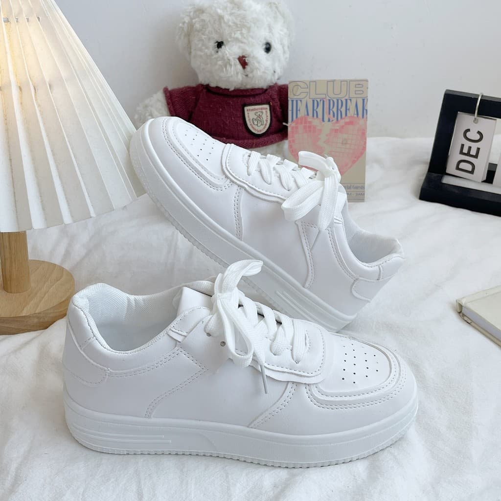 Pequenos sapatos brancos femininos 2024 primavera outono versão coreana novo estilo ins na moda couro de sola grossa esp