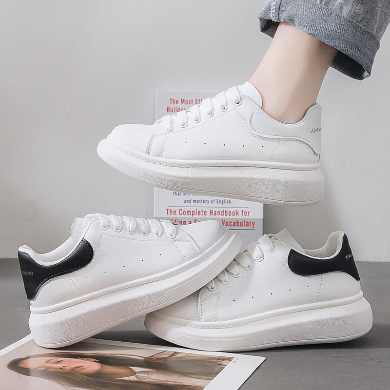 Primavera sapatos brancos sapatos femininos 2026 novo estilo All-Match plataforma de sola grossa aumento interno branco