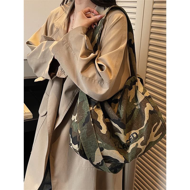 2026 novo estilo bolsa de ombro de grande capacidade feminina Commuter bolsa de lona camuflagem moda All-Match