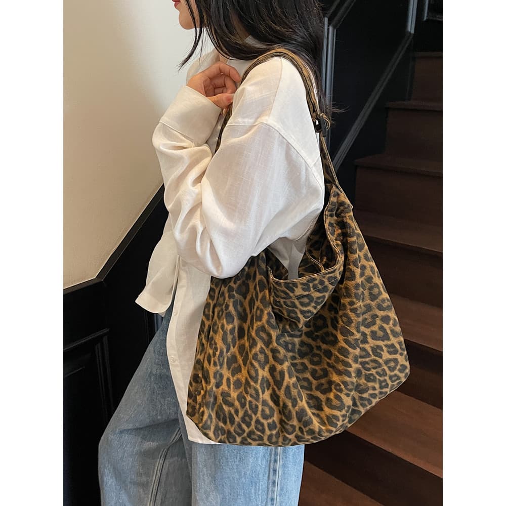 Bolsa mensageiro feminina de grande capacidade com estampa de leopardo camuflada exclusiva 2025 novo estilo Street Wear