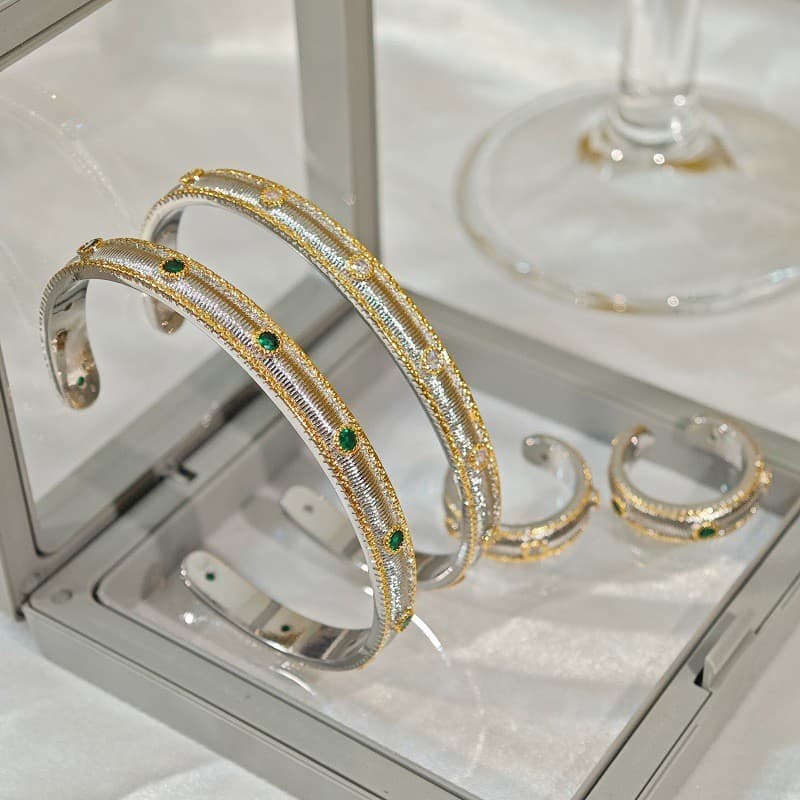 Levantando escovado artesanato esmeralda pulseira feminina Retro tribunal estilo diamante pulseira anel aberto