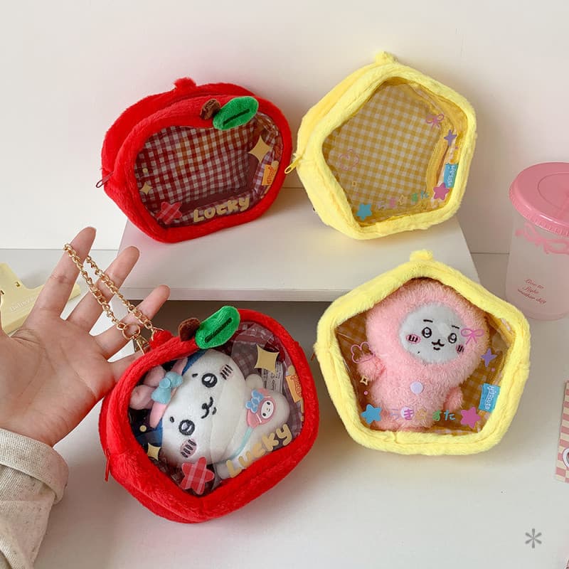 Bolsa Ita transparente, um item indispensável, vem com um broche pendente 3D em forma de maçã e estrela.