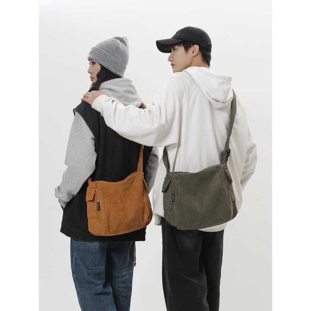 Japonês Retro veludo saco do mensageiro estilo masculino na moda simples All-Match Casual Commuter bolsa de ombro femini