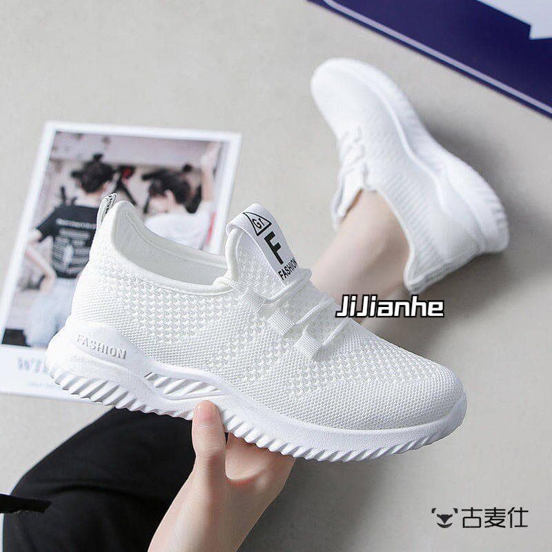 Pequenos sapatos brancos femininos 2026 primavera verão venda quente estudante malha respirável tênis leve sola macia nã