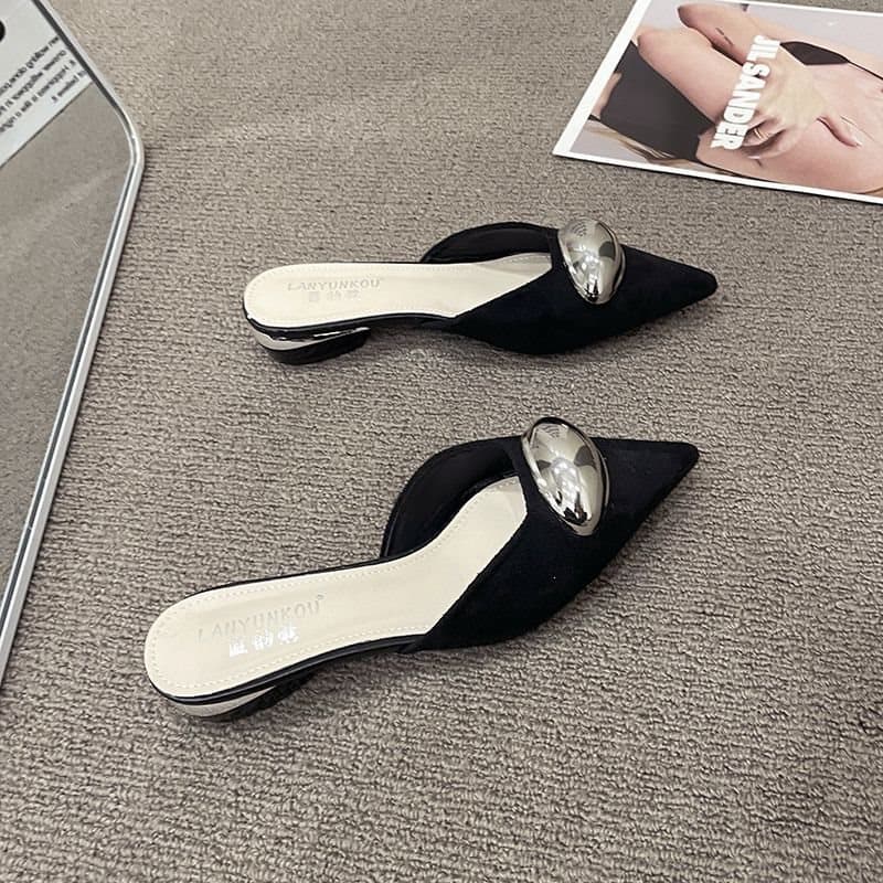 Sandálias femininas pretas de verão com bico fino, salto baixo e grosso, estilo mule, para uso ao ar livre, elegantes e