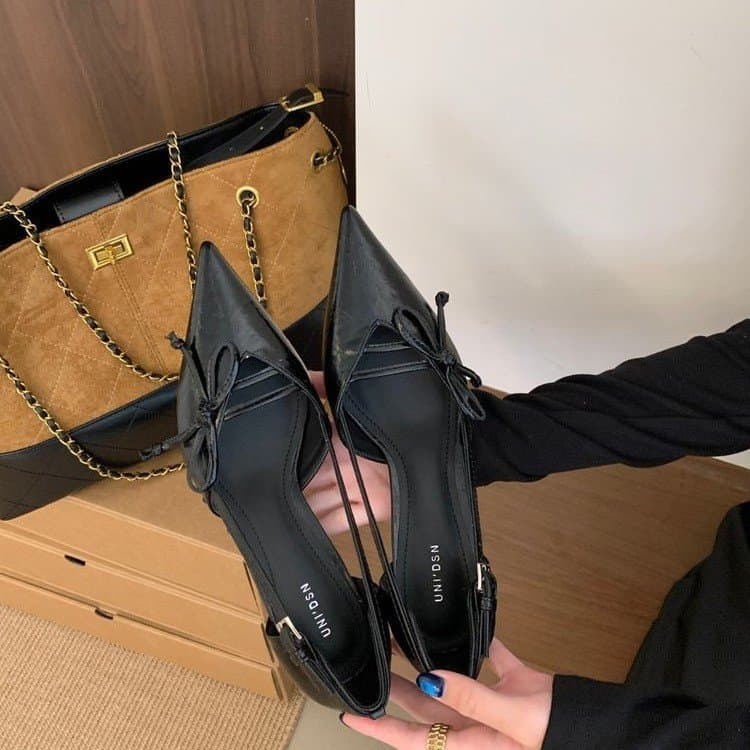 Sapatos femininos de salto alto com bico fino e salto fino, sandálias elegantes.