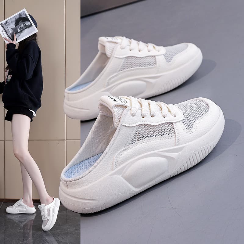 Pequenos sapatos brancos femininos 2026 verão novo estilo plano confortável antiderrapante exterior usar chinelos femini