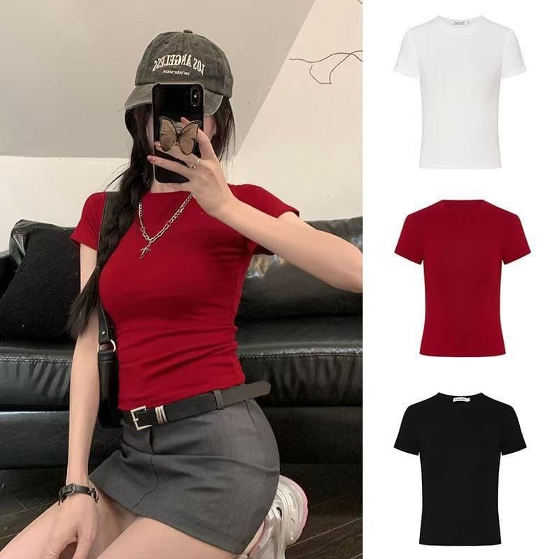 Menina quente magro-ajuste mostrando figura de manga curta feminino vermelho filigrana filigrana figura T-