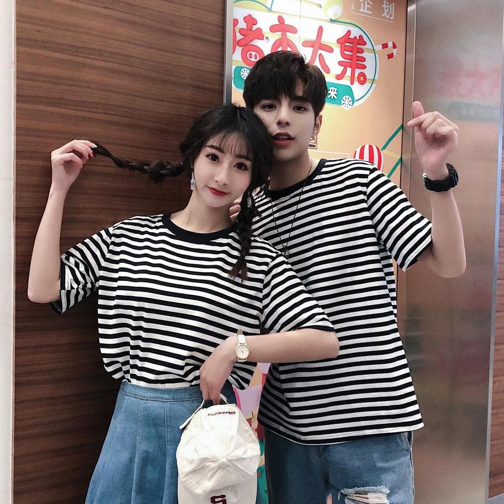 Casal usar verão novo estilo versão coreana solta em torno do pescoço de manga curta camiseta feminina estilo Hong Kong