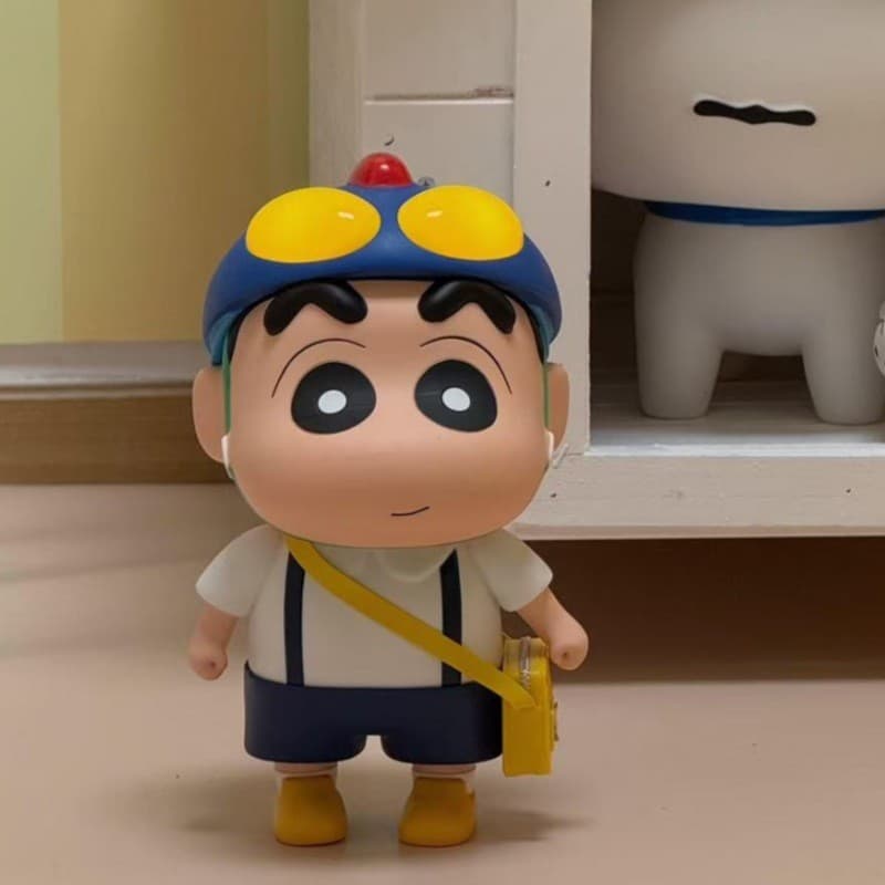 Anime japonês dos desenhos animados luminoso uniforme escolar shin-Chan figura sala de estar decoração de mesa vermelho