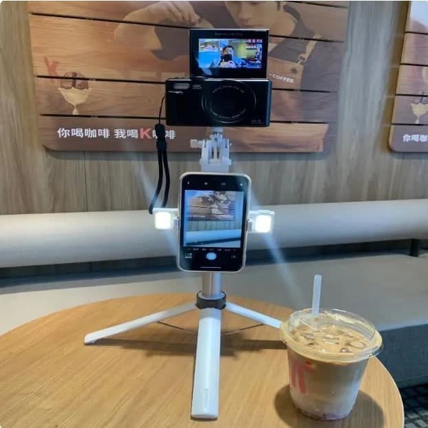 M McGana Luz de preenchimento removível Anti-vibração Selfie Stick Multifuncional Integrado Suporte de quatro patas Carr