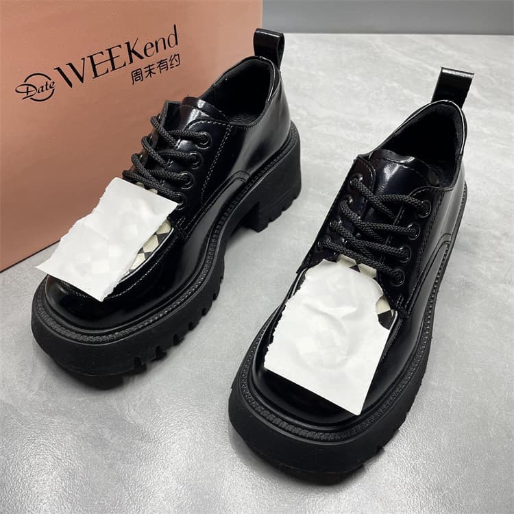 Preto de sola grossa pequenos sapatos de couro feminino 2023 salto novo estilo outono rendas dedo do pé quadrado Casual