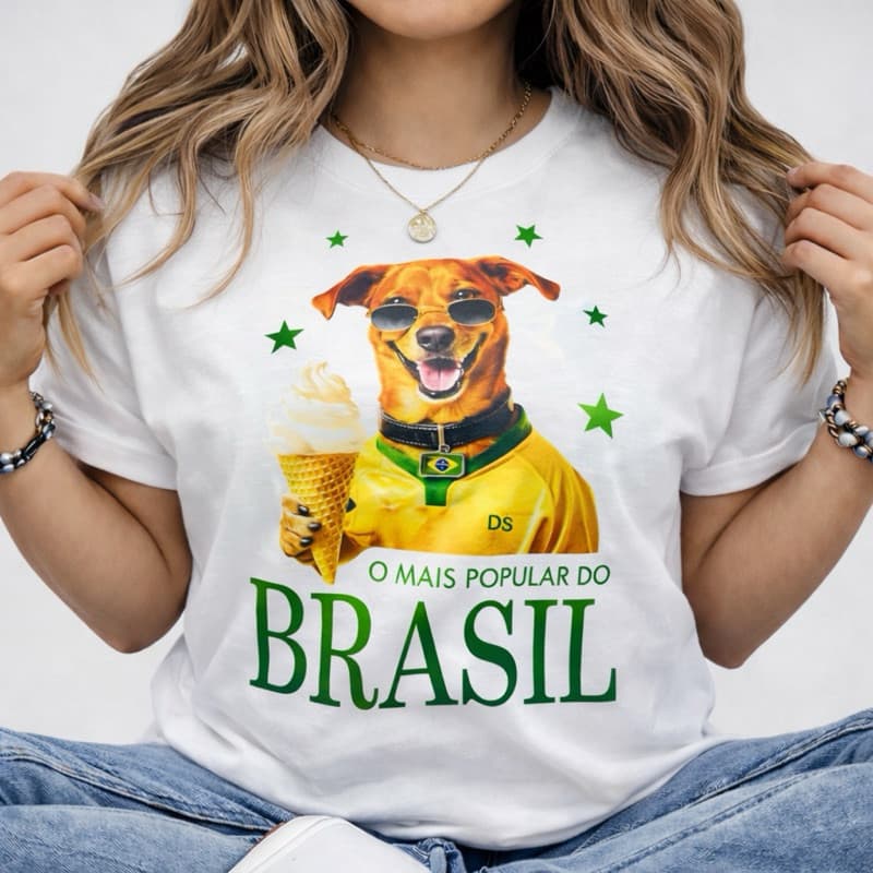 Camiseta Feminina Brasil Cachorro com Sorvete — Blusa Divertida Torcida Copa Casual Algodão Confortável
