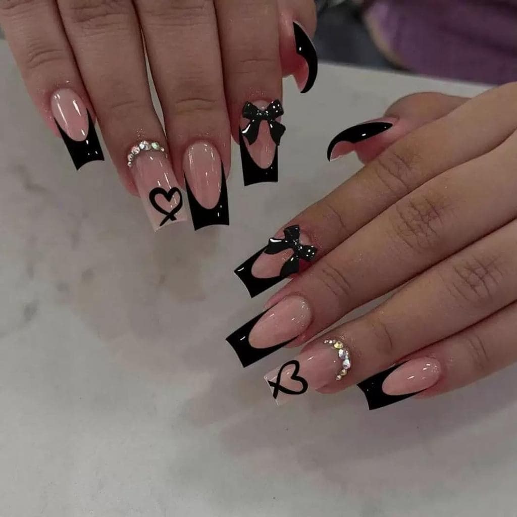 CTTHNBD Prensa Média Em Unhas Caixão-Postiças De Ponta Francesa Preta Com Design De Encantos De Arco Coração Press ons-P