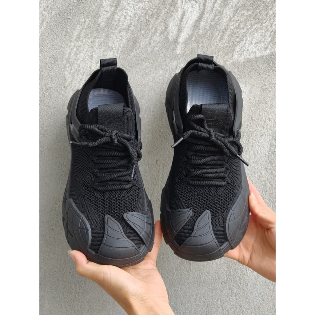 Esportes ao ar livre estilo voando tecido malha respirável sapatos masculinos verão sola macia rendas pai sapatos casuai
