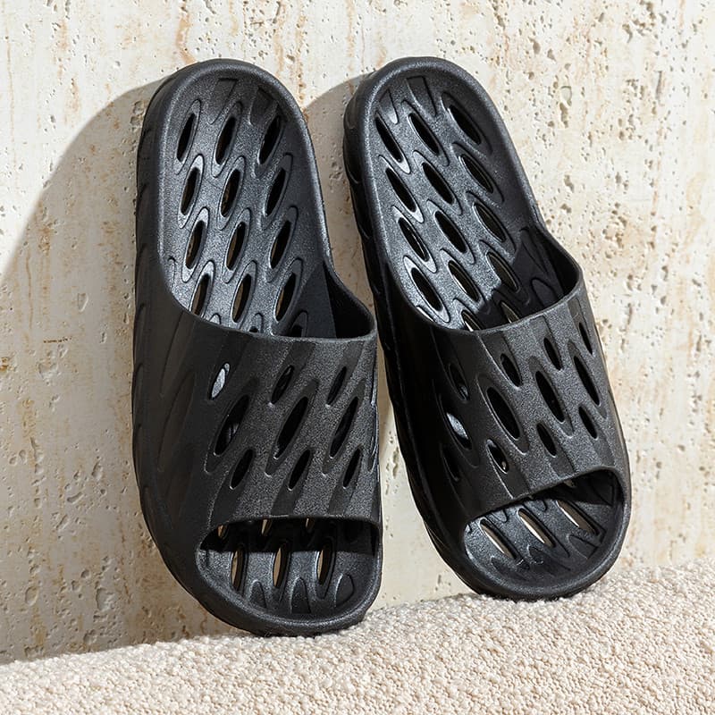 Novo estilo tamanho grande 4647 chinelos de banho do banheiro dos homens verão interior casa vazando sandálias ocas anti