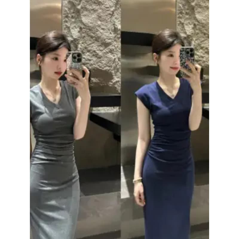 Vestido francês estilo irmã real plissado com decote em V feminino Design de verão sentido cintura estreita mais magro o