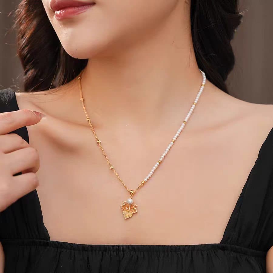 Colar com pingente de pérola de folha de bordo dourado retrô cor gradiente corrente assimétrica luz corrente de clavícul