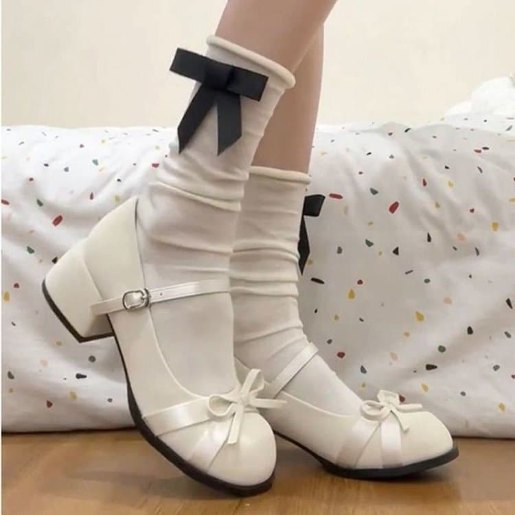 Branco francês boca rasa sandálias de salto grosso sapatos femininos verão 2026 novo estilo arco All-Match saia combinan