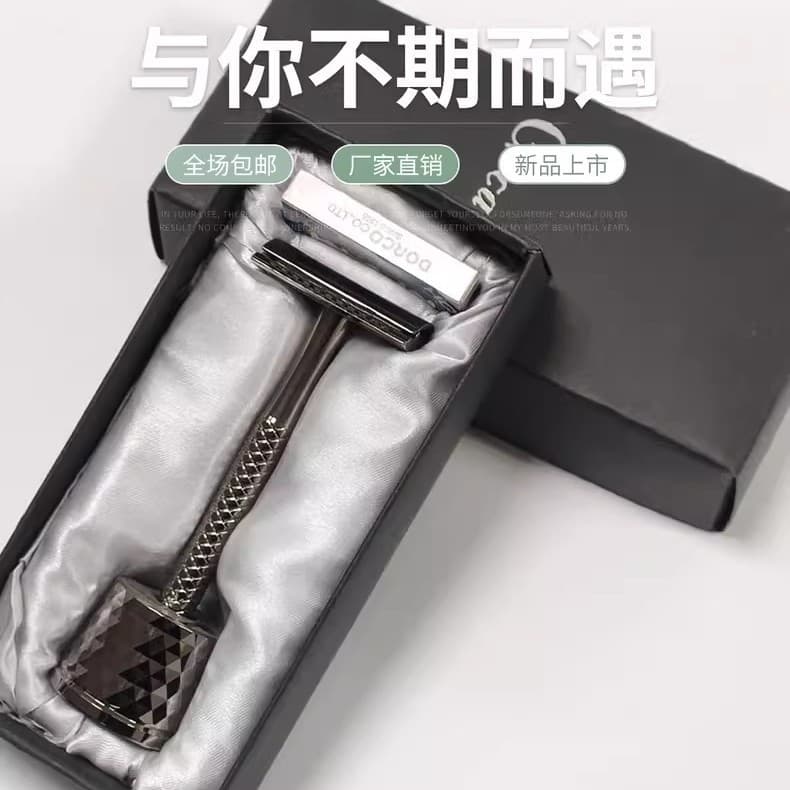 Novo estilo reticulado conjunto de navalha Manual de cuidados masculinos antiquados batedor de barbear dupla face e Base