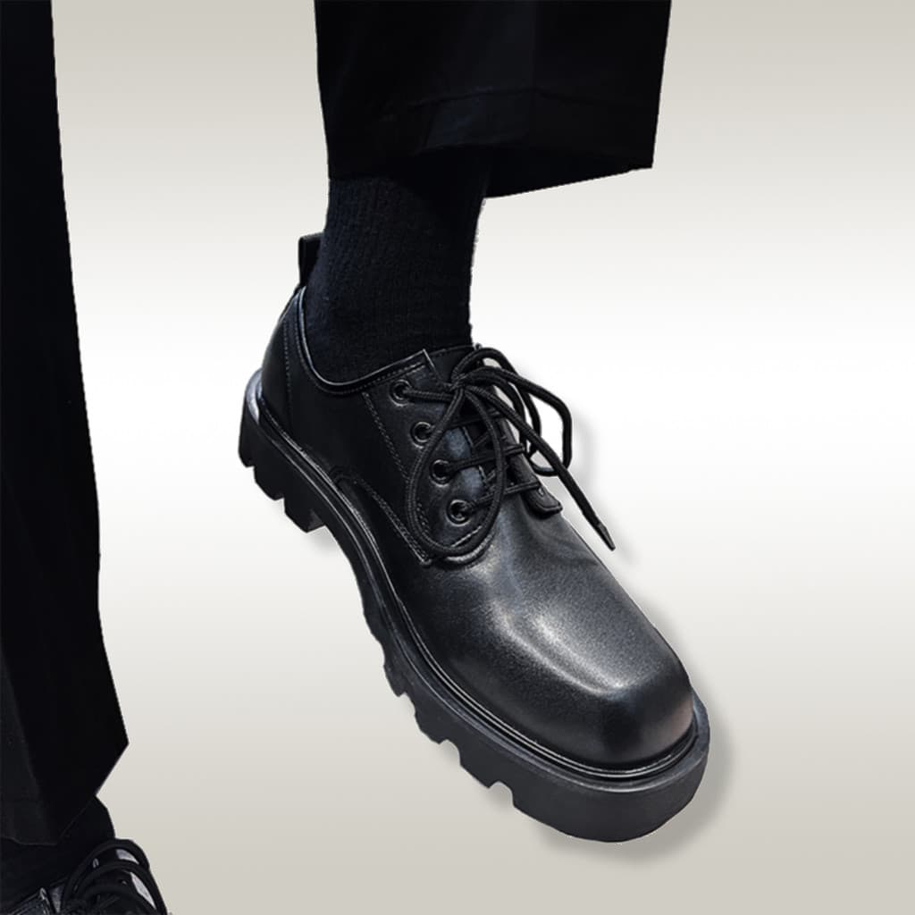Sapatos de couro de dedo quadrado pequeno masculino High-End de sola grossa Derby sapatos masculinos aumentados 8cm sapa